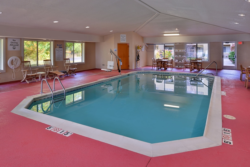 Holiday Inn Express & Suites St Joseph by IHG - photo 56