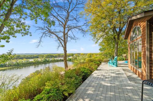 Riverfront Inn - photo 47