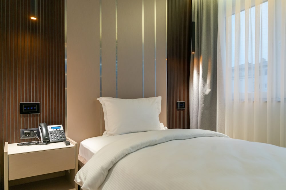 Emery Hotel — Pristina — photo 4