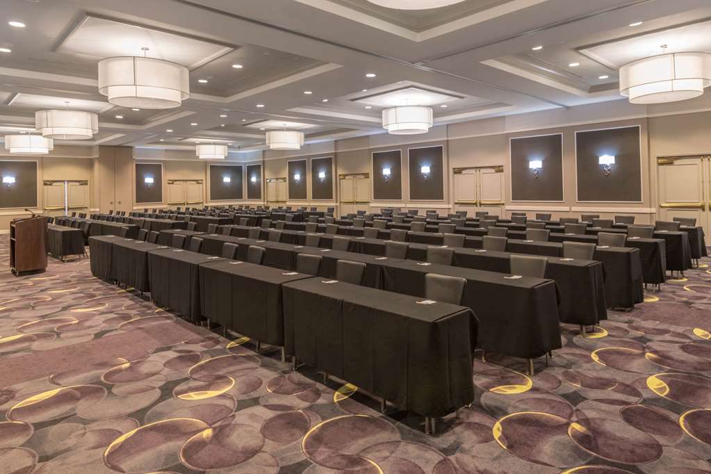 La Quinta Inn & Suites by Wyndham San Antonio Riverwalk - photo 45
