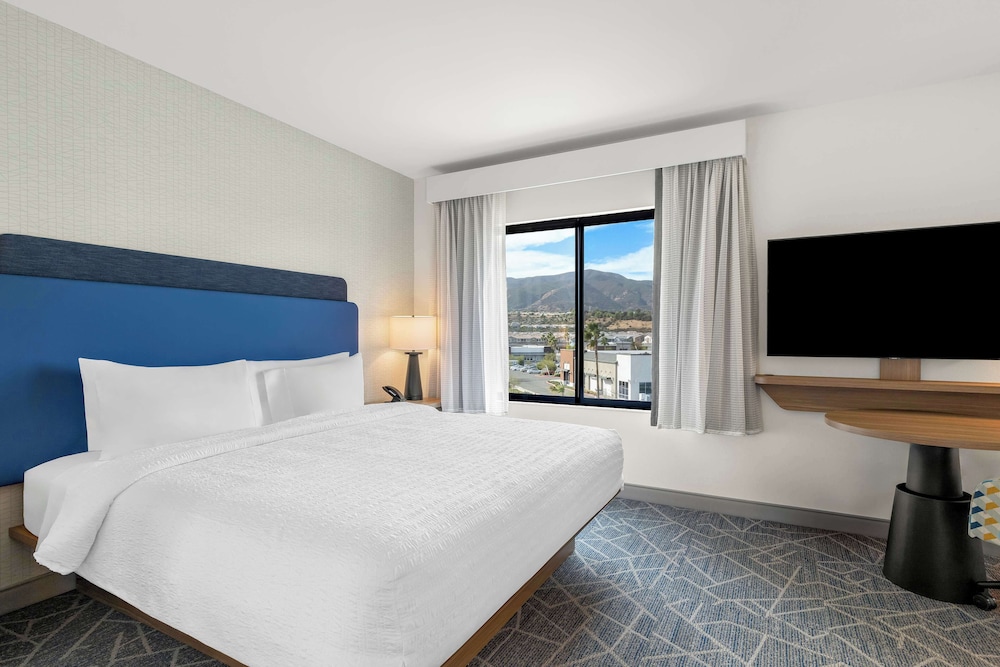 Hampton Inn & Suites by Hilton Corona - photo 10