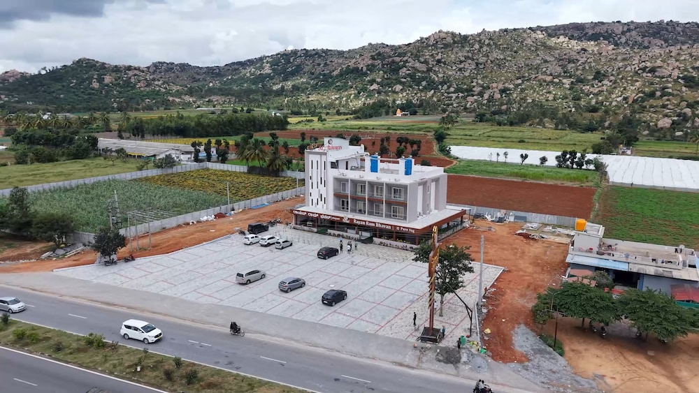 R2b Grand Rayan Ram Bhavan — hotel in Kolar