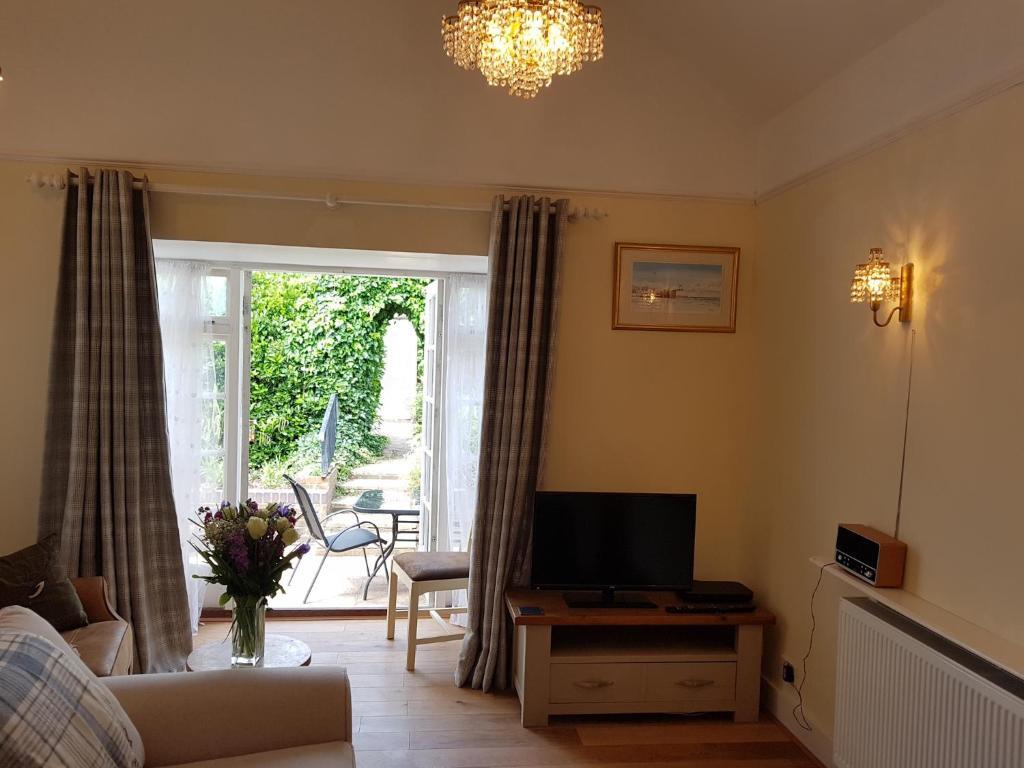 The Cottages by the Sea Free parking — hotel in Littlehampton