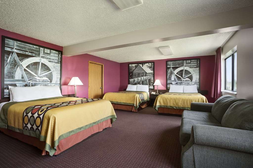 Super 8 by Wyndham Cameron - photo 13