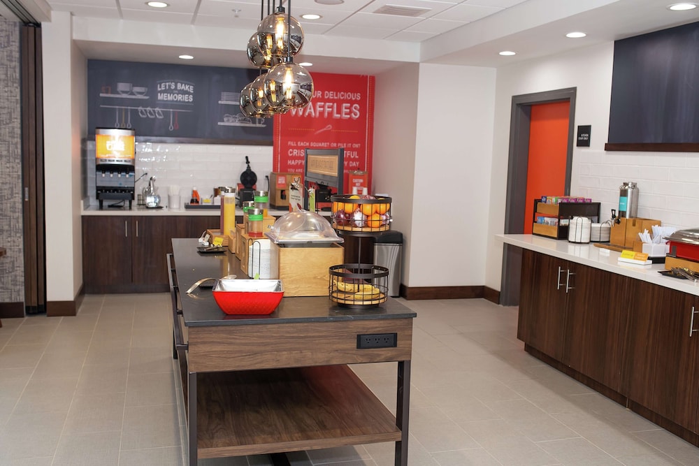 Hampton Inn & Suites Dundee - photo 50