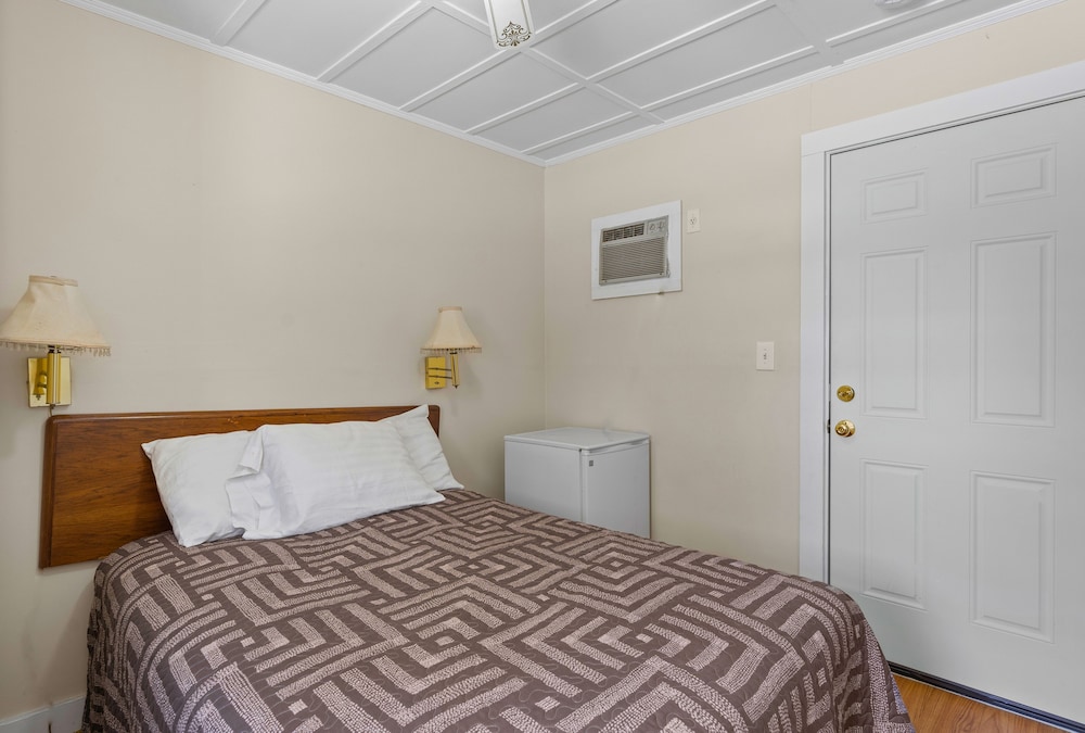 Beach Motel & Suites - photo 20
