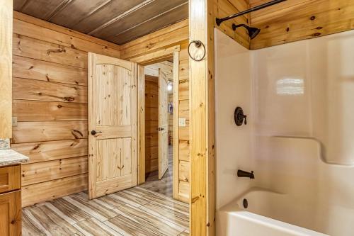 Sunshine Ridge Hot Tub Game Room WIFI 560 FREE tickets each paid day - photo 31