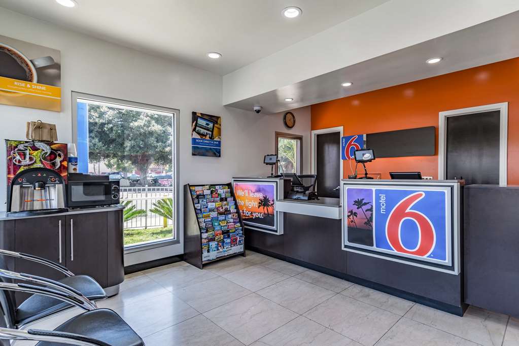 Motel 6 - photo 19