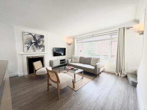 Split Level 2 Bed Apartment Mayfair — 4-Star Luxury Hotel in London, United Kingdom