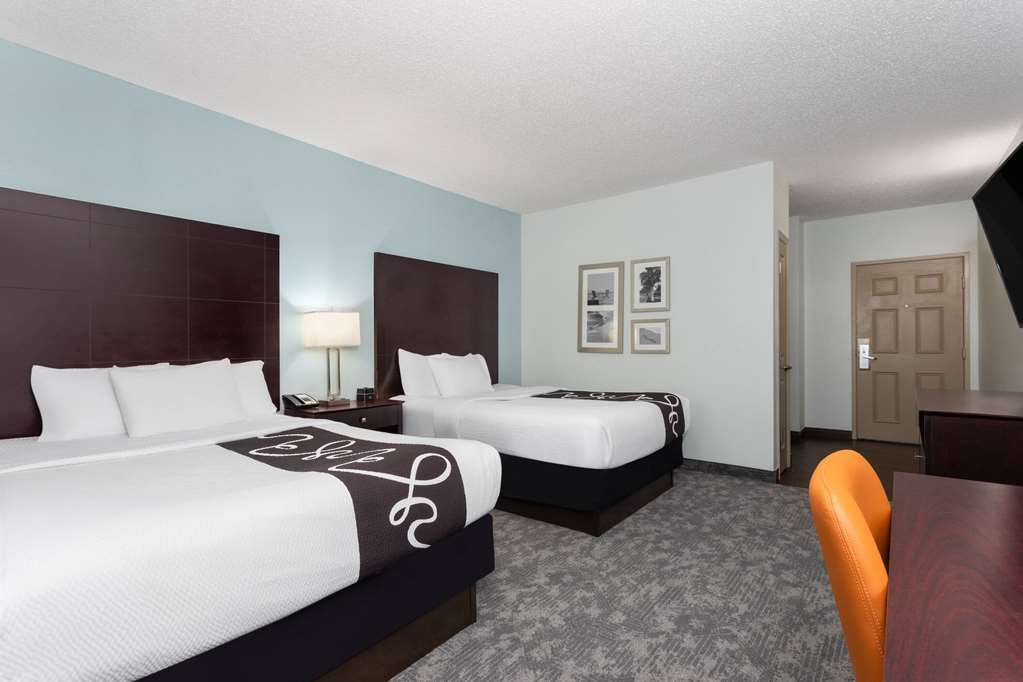 La Quinta Inn & Suites by Wyndham Bonita Springs Naples N. - photo 14