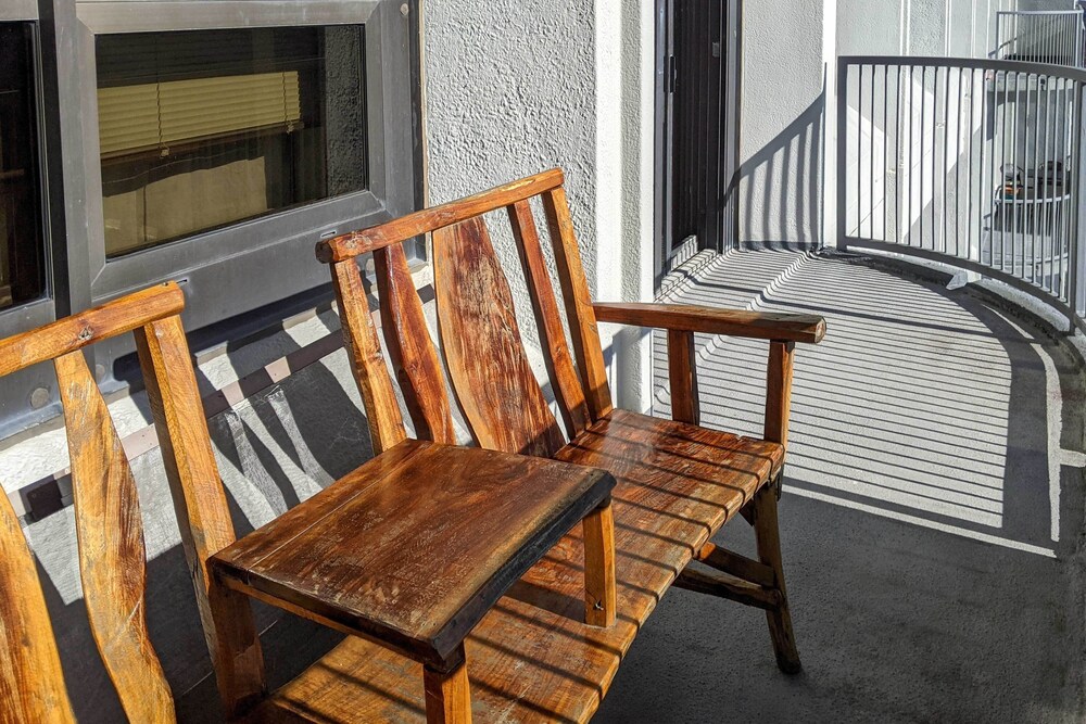 4 Mi to Sugar Mtn Resort: Condo w Indoor Pool - photo 15