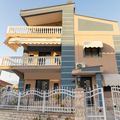 Homer — 4-Star Luxury Hotel in Agios Athanasios, Greece