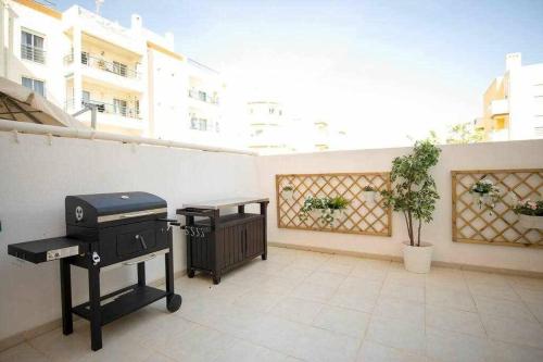 Modern 3br Apt w Lg Terrace Bbq Ac & Parking — 4-Star Luxury Hotel in Tavira, Portugal