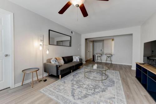 Private Gated 4BR 4BA Home Away From Home Near DT — 4-Star Luxury Hotel in Austin, United States