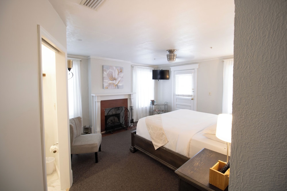 Inn on Charlotte Boutique Hotel - photo 19