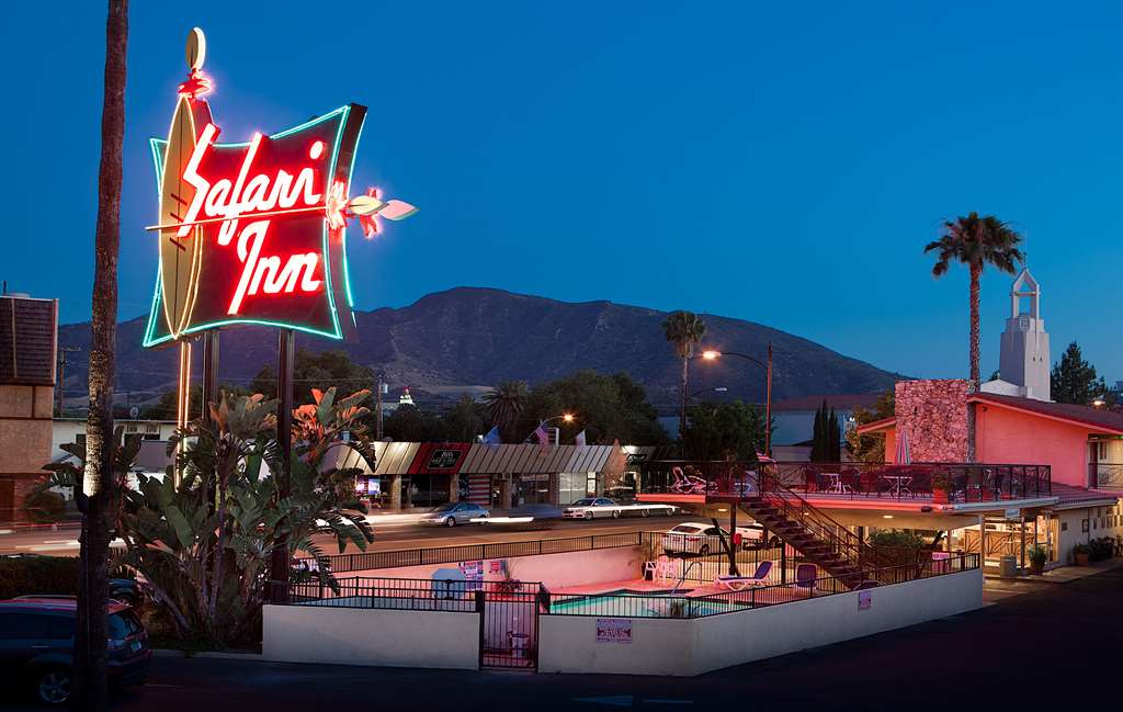 Safari Inn Burbank Universal a Coast Hotel - carbon neutral hotel in Burbank
