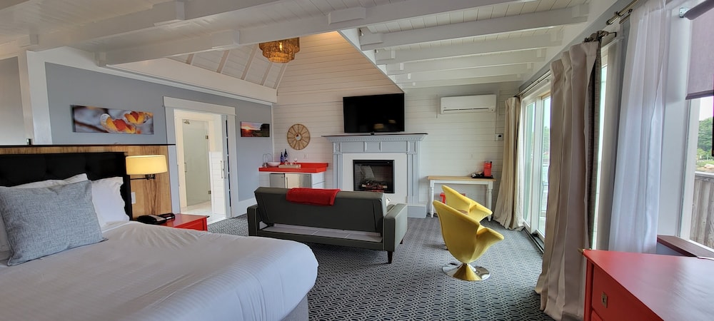 The Hotel at Cape Ann Marina - photo 8