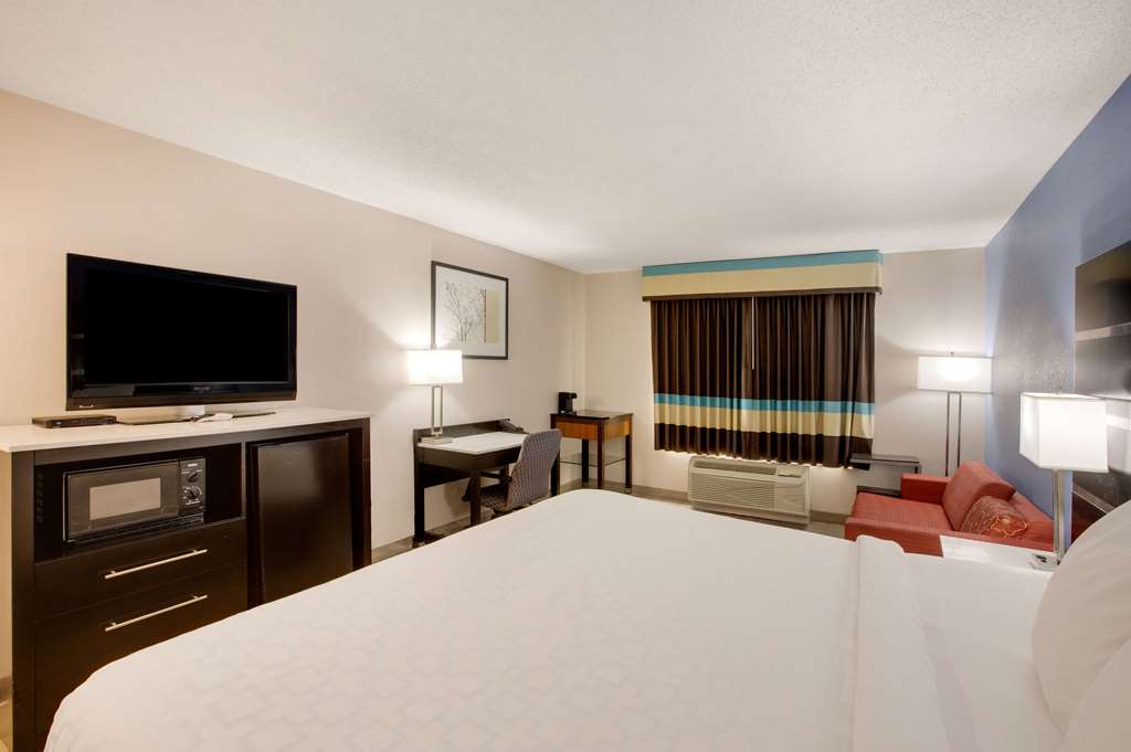 Clarion Pointe Atlanta Airport College Park - photo 12