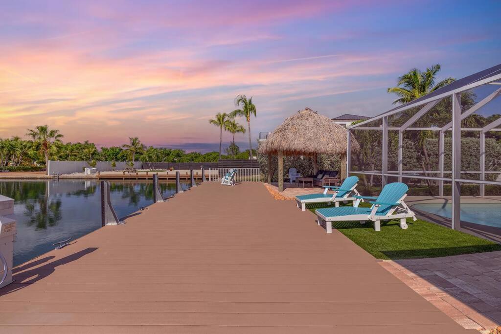 Super Snapper lux w Heated Pool Tiki Dock Lanai in Marathon, United States