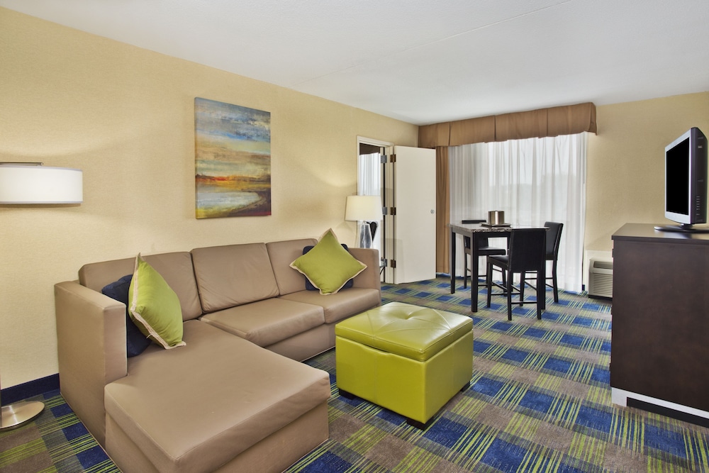 Spark by Hilton Akron Fairlawn - photo 2