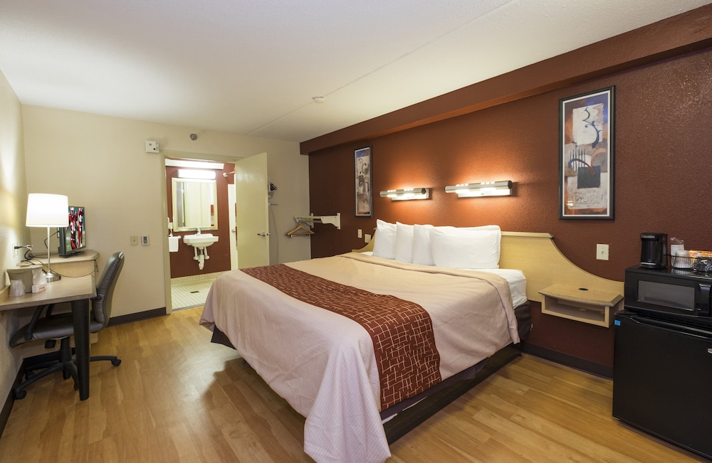Red Roof Inn Cincinnati Sharonville - photo 16