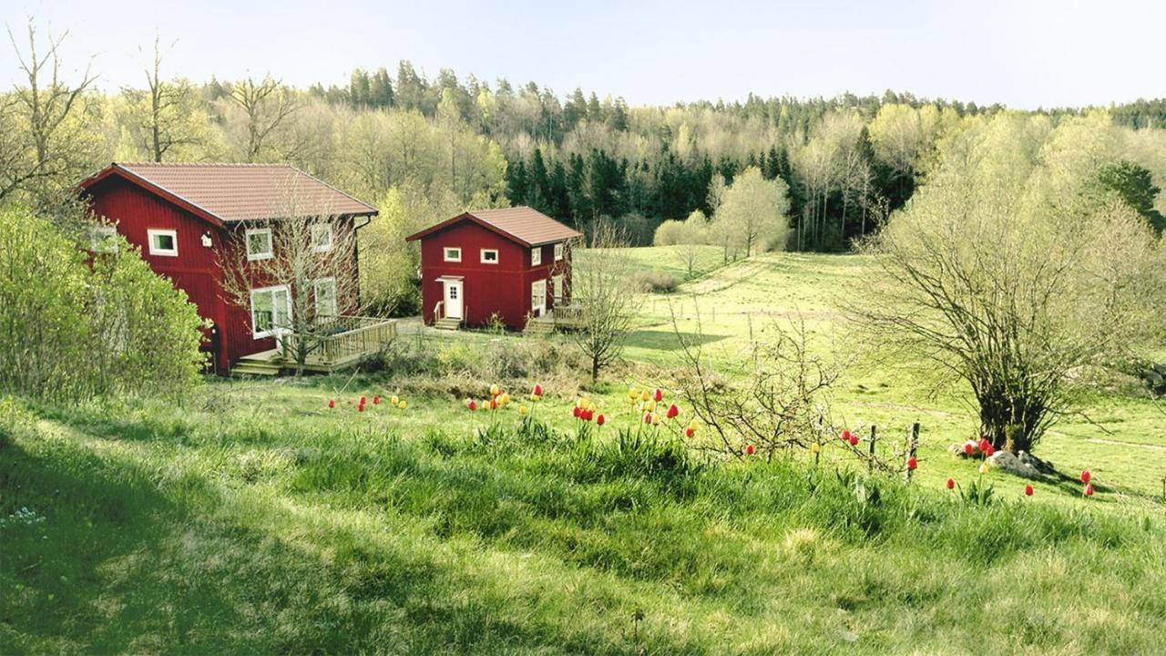 Three Bedroom Farm Cottage Lake Access and Free Boat — 4-Star Luxury Hotel in Valdemarsvik, Sweden