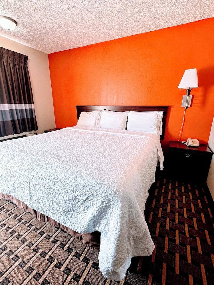 Relax Inn Henryetta - photo 12