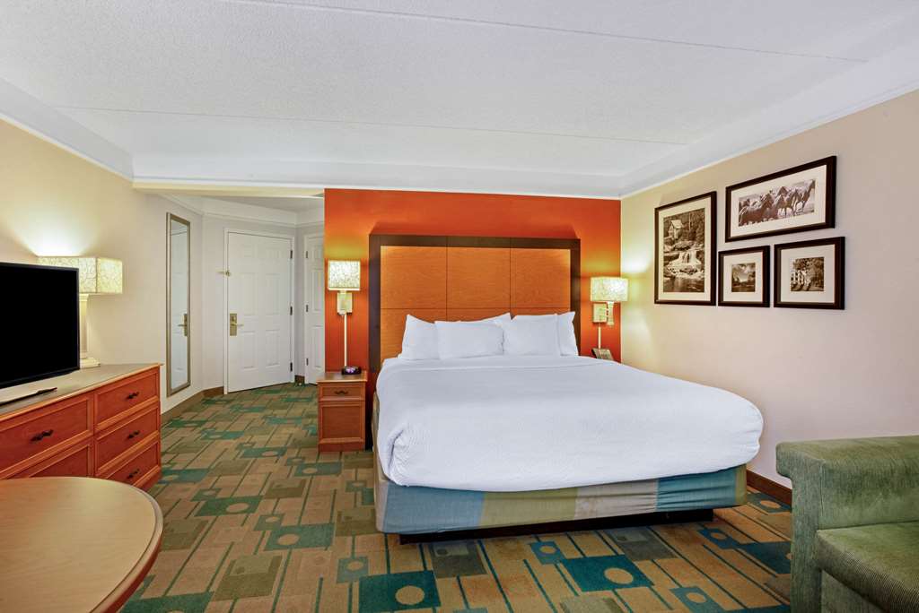 La Quinta Inn & Suites by Wyndham Winston Salem - photo 39