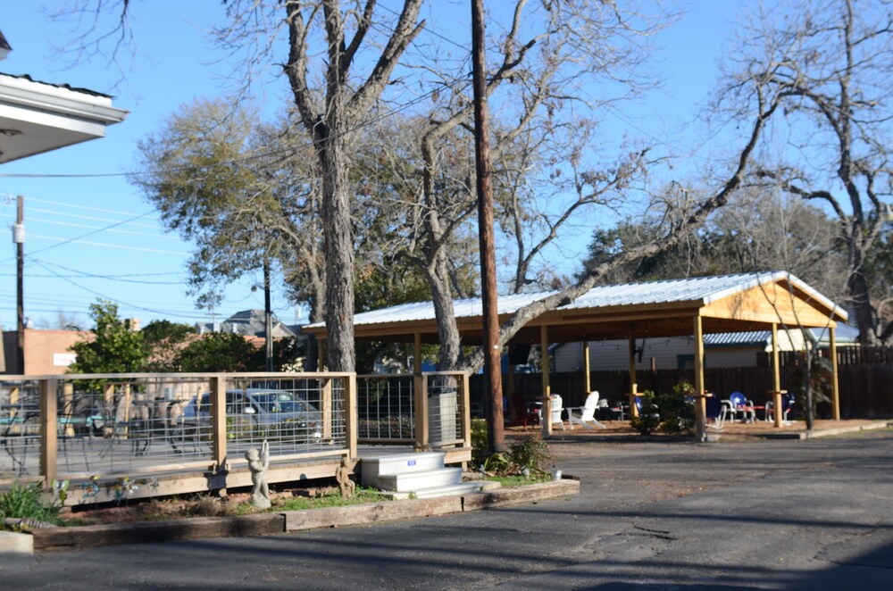 The Oak Motel - photo 43