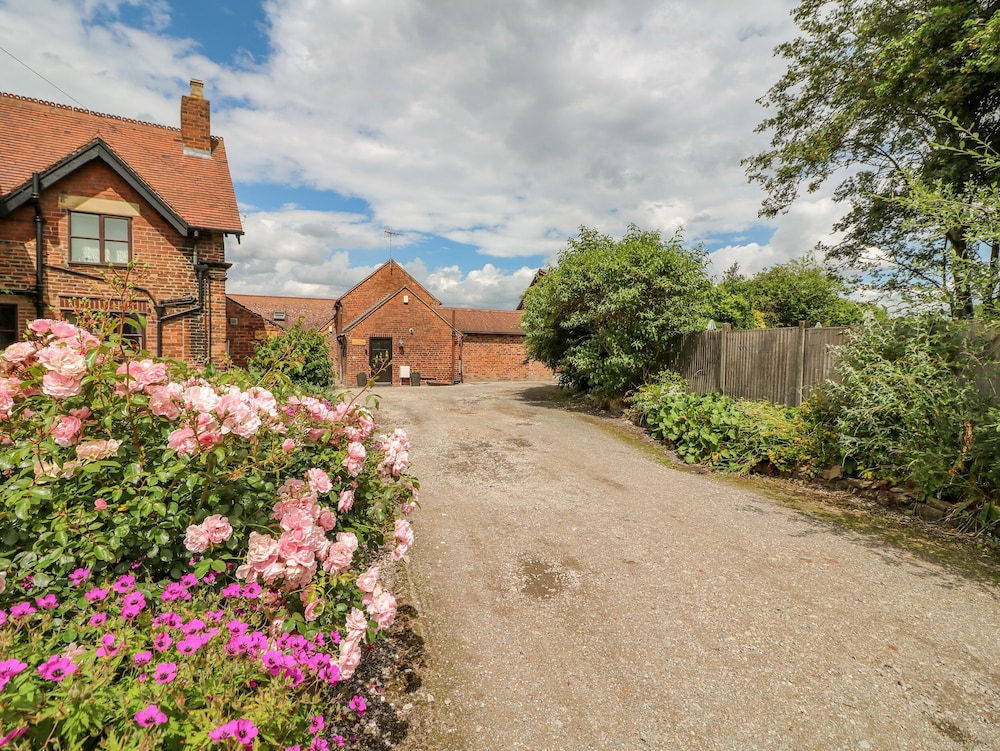 The Cottage — 4-Star Luxury Hotel in Ilkeston, United Kingdom