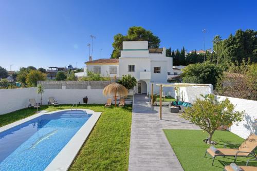 Villa Mamba By Seric 15' walking to the beach — 4-Star Luxury Hotel in Torremolinos, Spain