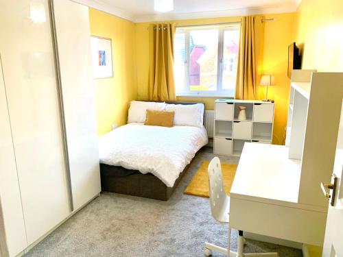 Sunshine room - carbon neutral hotel in Unknown City