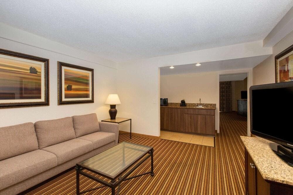 Aksarben Suites Trademark Collection by Wyndham - photo 15