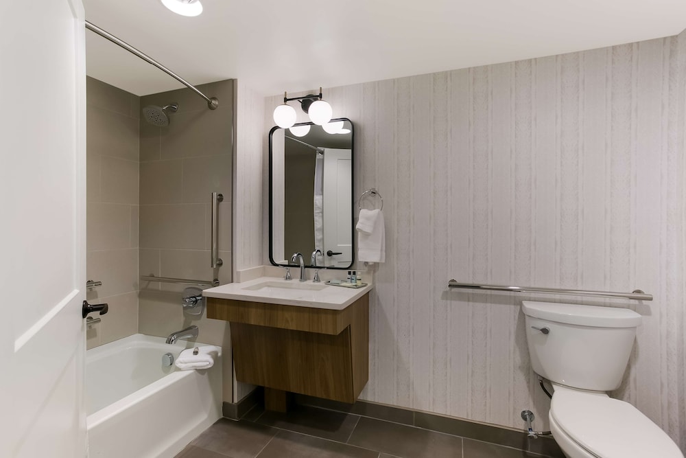 Best Western Premier The Central Hotel & Conference Center - photo 25