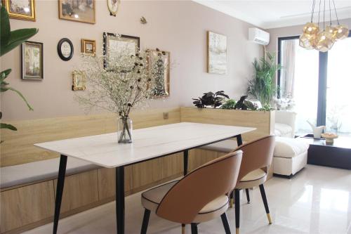 Locals Apartment Place 40 — 4-Star Luxury Hotel in Zhengzhou, People's Republic of China