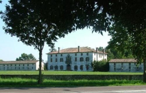 Villa Mainardi Agriturismo — 4-Star Luxury Hotel in Camino Al Tagliamento, Italy
