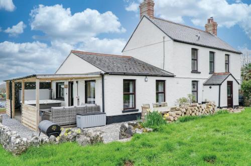 Hill House 4 Bedroom Holiday Home Llanrhidian — 4-Star Luxury Hotel in Swansea, United Kingdom