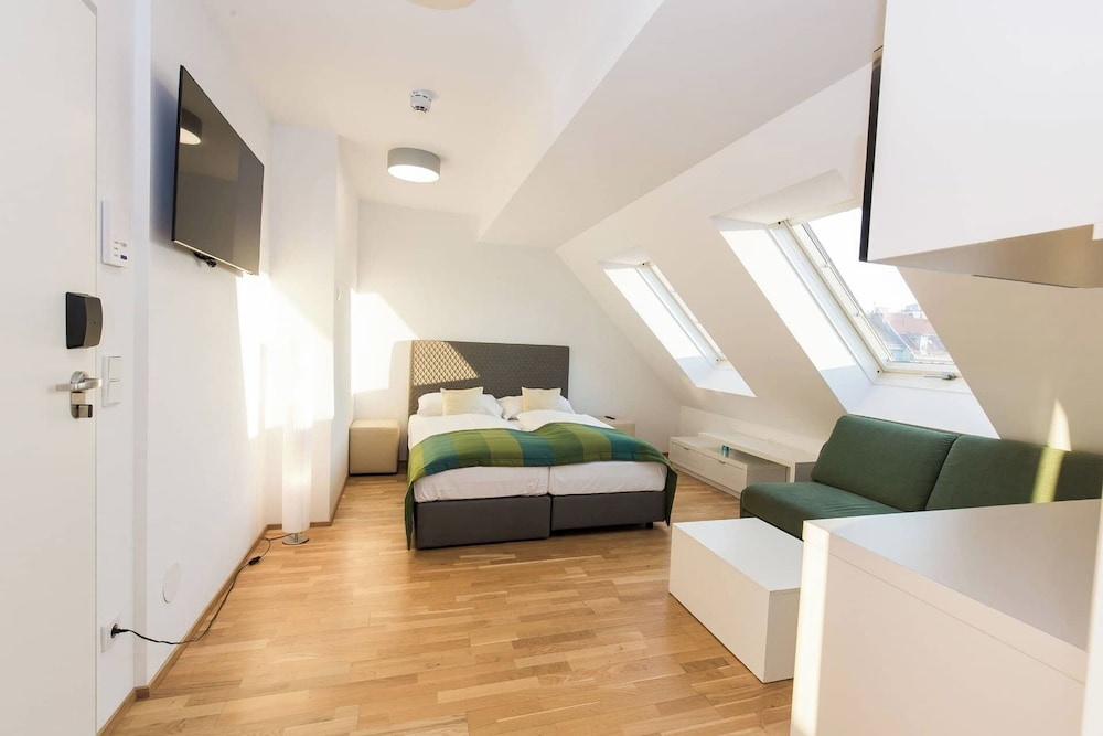 Smart Apart Living Wien Hauptbahnhof self check in — 4-Star Luxury Hotel in Vienna, Austria