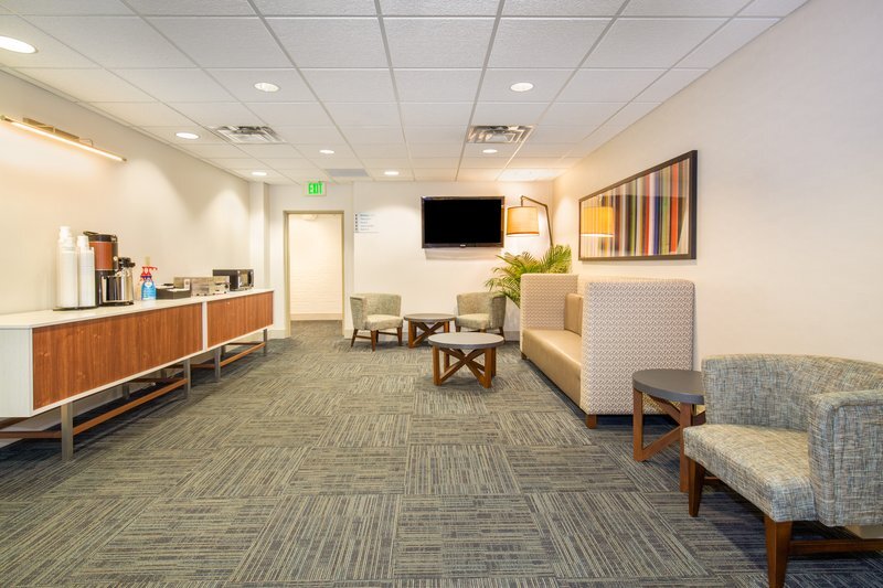 Holiday Inn Express in Hoge Hall On Ft. Leavenworth. - photo 5