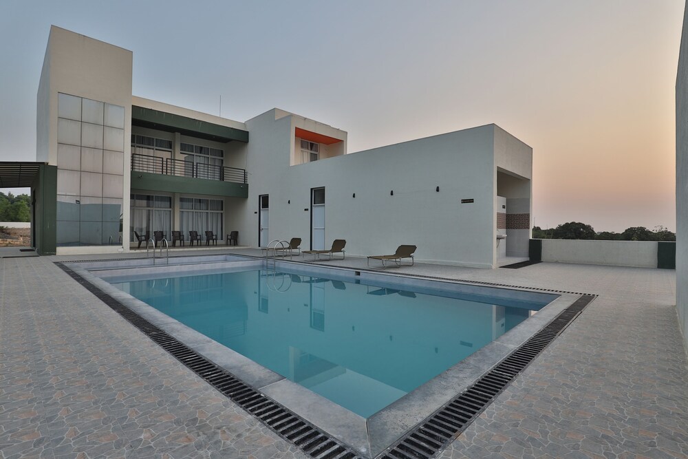 Gir Athiz Resort With Swimming Pool in Veraval, India