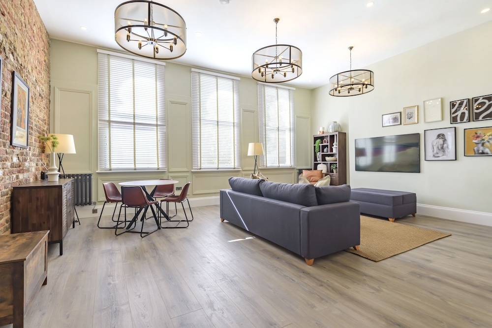 Oak & Poppy Apartments — 4-Star Luxury Hotel in London, United Kingdom