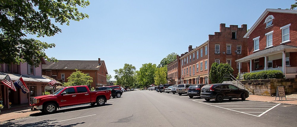 Country Squire Inn & Suites - photo 21