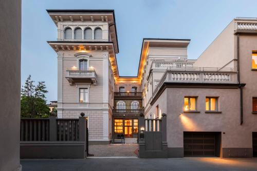 10 Manzoni Aparthotel in Cremona, Italy