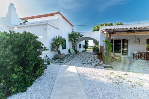 Pozzo Traverso Casale — 4-Star Luxury Hotel in Leporano Marina, Italy