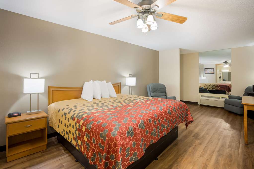 Econo Lodge Live Oak - photo 28