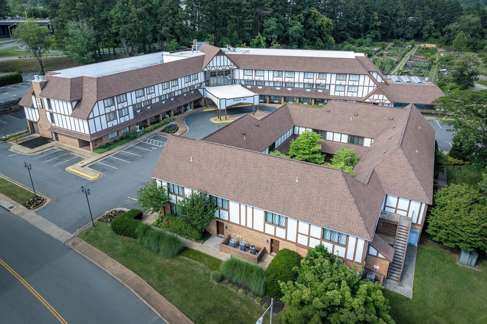 English Inn Of Charlottesville in Charlottesville, United States