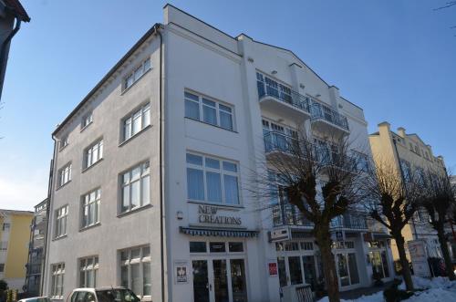 Apartmenthaus Jahreszeiten Meerblick Fewo 28 — 4-Star Luxury Hotel in Ostseebad Binz, Germany