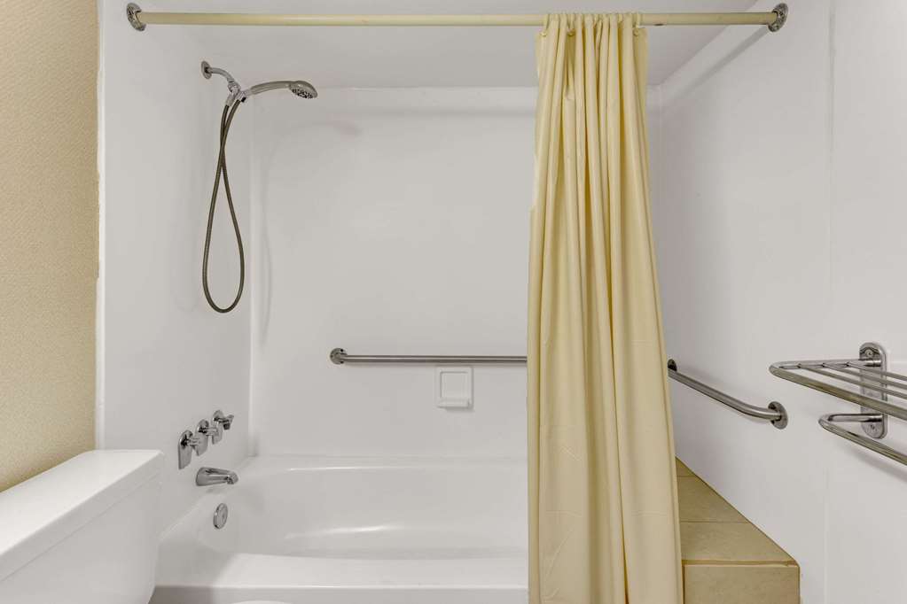 Ramada by Wyndham Baltimore West - photo 6