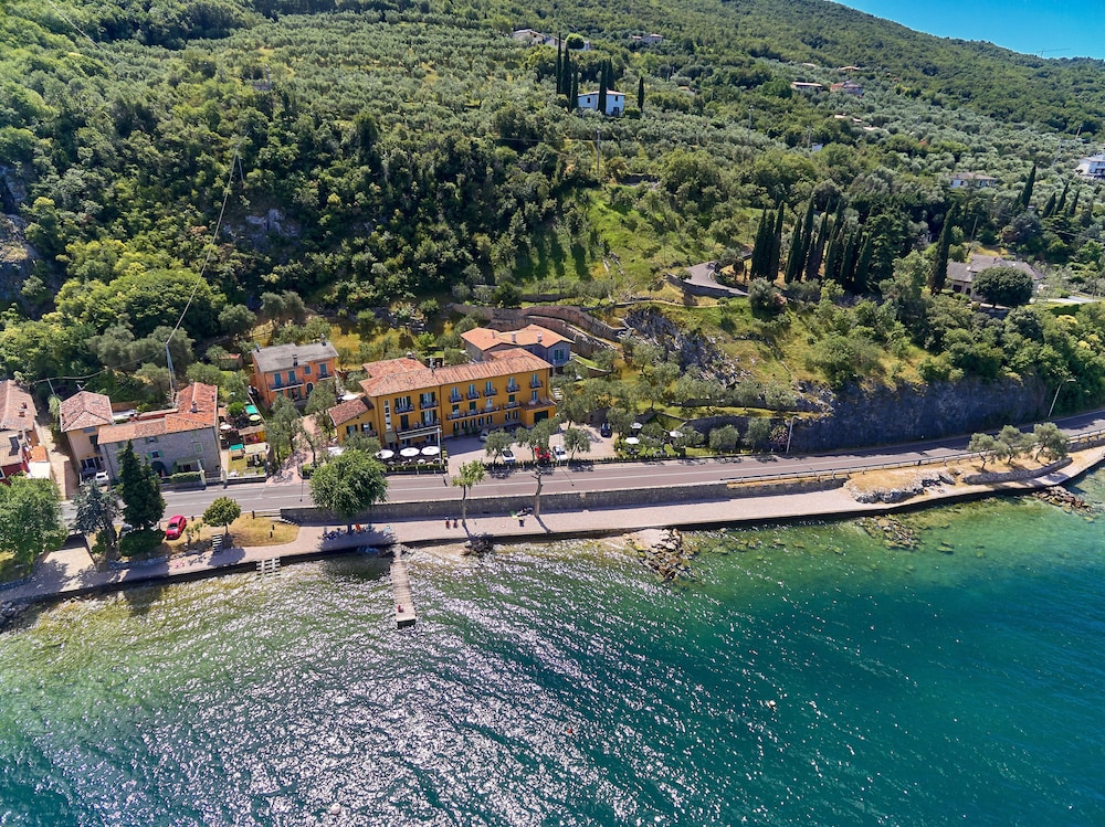 Albergo Del Garda in Torri Del Benaco, Italy