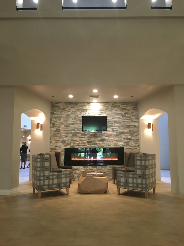 Crowne Plaza Portland Lake Oswego an IHG Hotel - photo 3